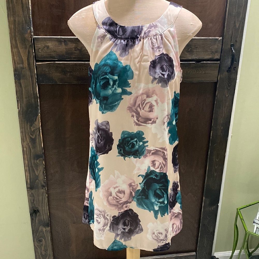 H&M. Beautiful Flower Dress. NWOT.